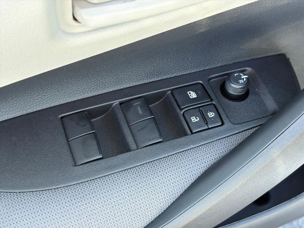 Used 2027 Toyota Corolla LE FWD image 22