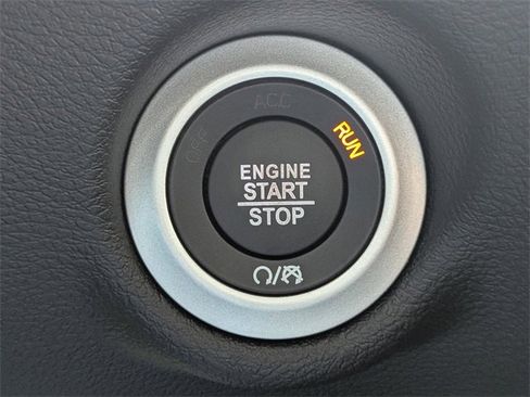 New 2025 Chrysler Voyager LX image 31