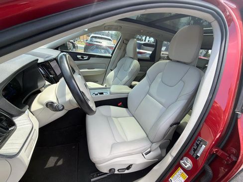 Used 2024 Volvo XC60 B5 Plus AWD/4WD image 29