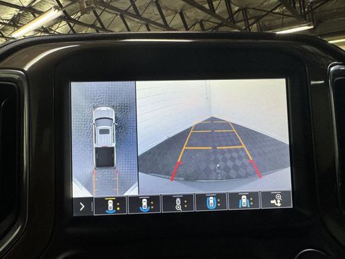 Used 2019 Chevrolet Silverado 1500 High Country w/ Technology Package image 15