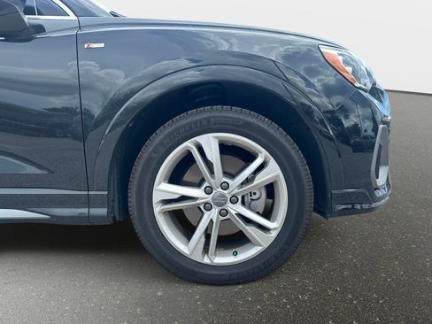 Used 2020 Audi Q3 2.0T Premium w/ Convenience Package AWD/4WD image 6