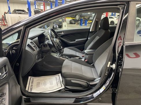 Used 2017 Kia Forte S image 21