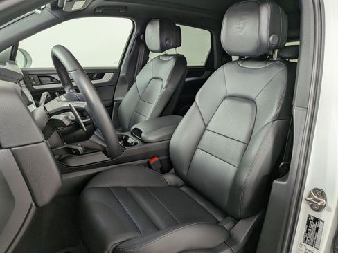 Used 2024 Porsche Cayenne S AWD/4WD image 5