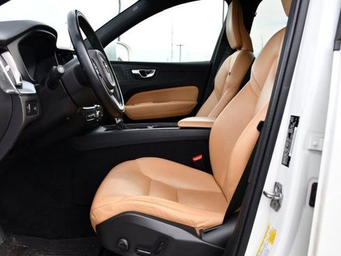 Used 2019 Volvo XC60 T6 Momentum w/ Multimedia Package image 13