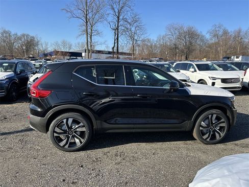 New 2025 Volvo XC40 B5 Ultra w/ Protection Package Premier image 9