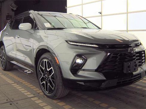 Used 2023 Chevrolet Blazer RS w/ Driver Confidence II Package image 2
