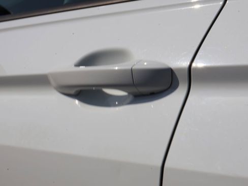 Used 2020 Volkswagen Tiguan S image 23