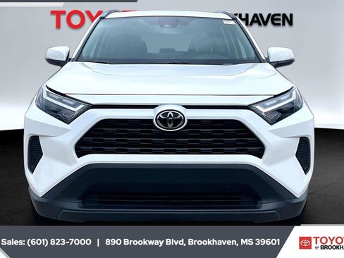 Used 2024 Toyota RAV4 XLE FWD image 3