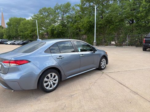 Used 2022 Toyota Corolla LE FWD image 4