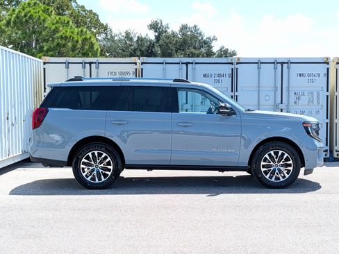 Certified 2025 Ford Expedition Platinum AWD/4WD image 4