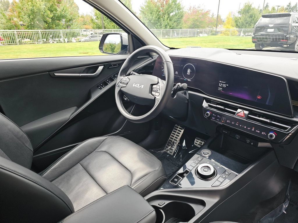 Used 2023 Kia Niro Wave w/ Wave Preserve Package FWD image 10