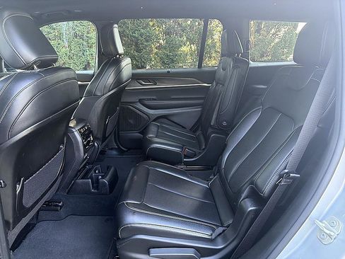 Used 2024 Jeep Grand Cherokee L Limited w/ Luxury Tech Group II AWD/4WD image 12