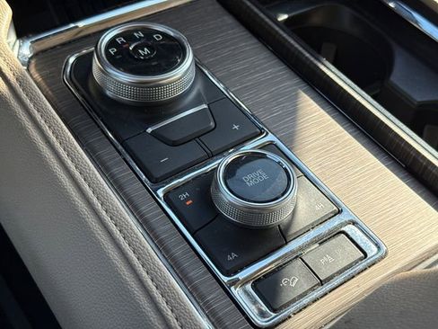 Used 2024 Ford Expedition Limited image 28