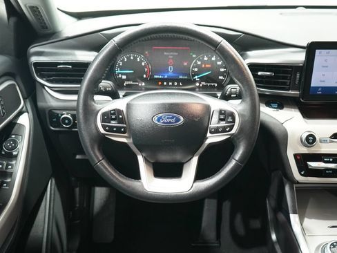 Used 2024 Ford Explorer XLT w/ Equipment Group 202A AWD/4WD image 15