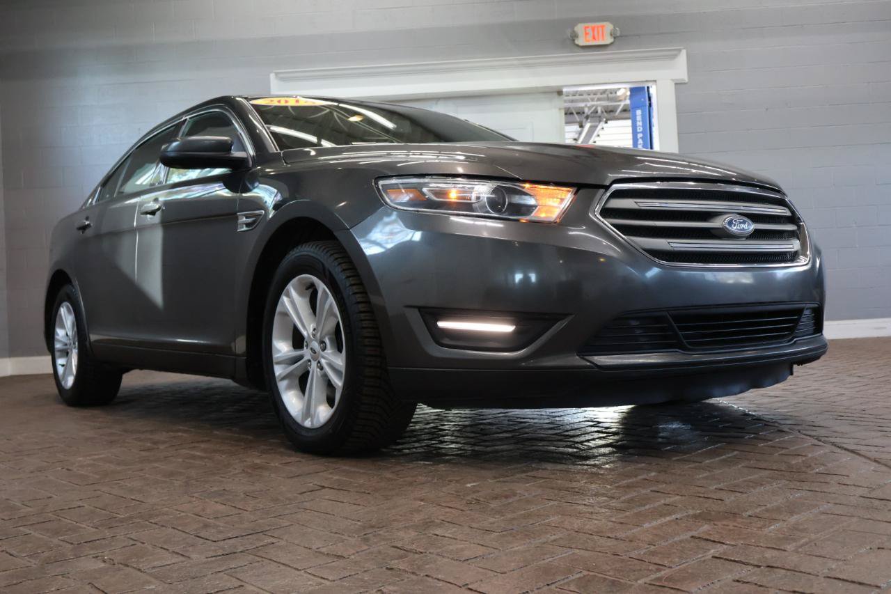 Used 2018 Ford Taurus SEL w/ Equipment Group 201A FWD image 16