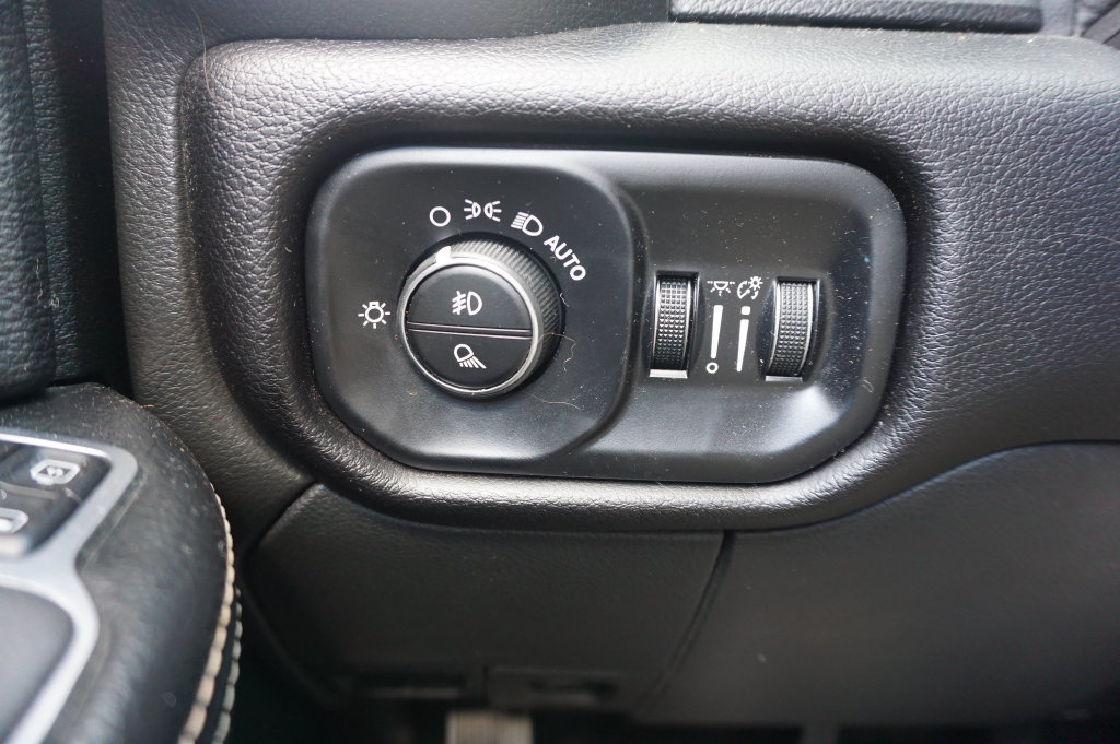 Used 2024 RAM 2500 Laramie AWD/4WD image 5