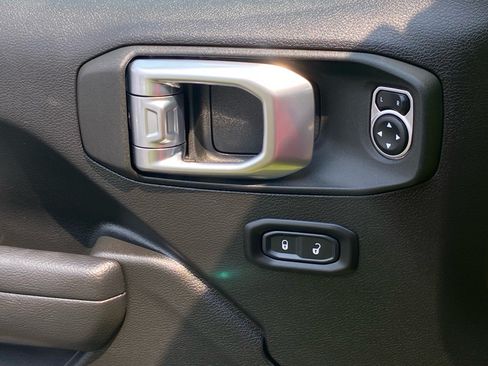Used 2023 Jeep Wrangler Unlimited AWD/4WD image 18