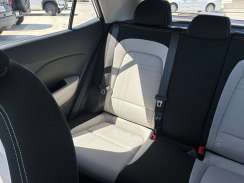 Used 2025 Hyundai Venue SEL FWD image 37