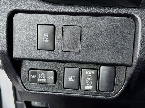 Used 2023 Toyota Tacoma TRD Off-Road w/ Technology Package AWD/4WD image 15