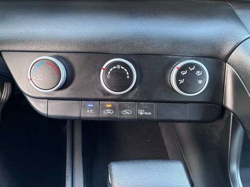 Used 2024 Hyundai Elantra SE image 30