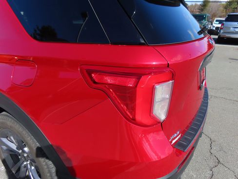 Used 2024 Ford Explorer XLT w/ Equipment Group 202A image 8