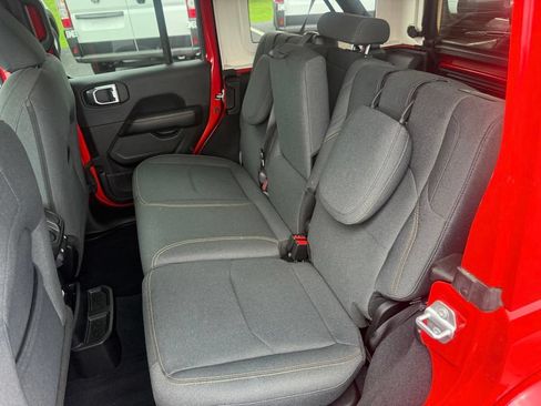 Used 2025 Jeep Wrangler Unlimited Sahara w/ Safety Group AWD/4WD image 40