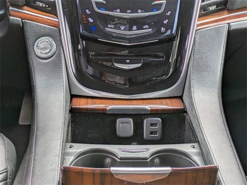Used 2017 Cadillac Escalade Premium Luxury image 21