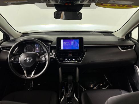 Certified 2025 Toyota Corolla Cross LE FWD image 21