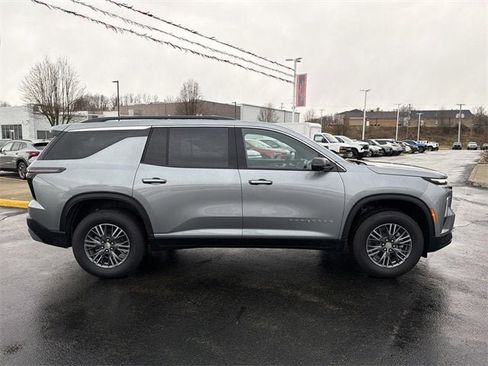 New 2026 Chevrolet Traverse LT w/ Driver Confidence Package image 2