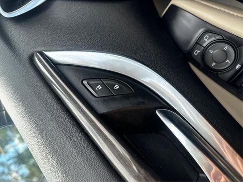 Used 2018 Buick Enclave Essence image 32