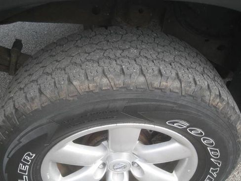 Used 2012 Nissan Titan SV image 33