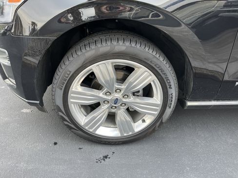 Used 2023 Ford Expedition Platinum image 19