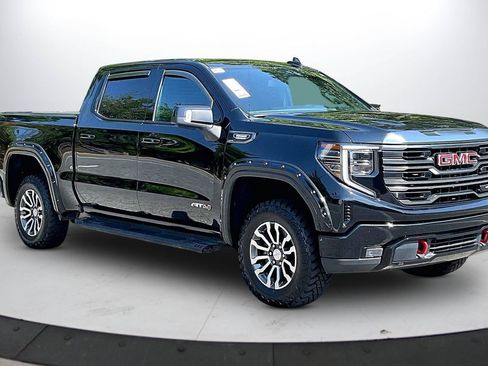 Used 2022 GMC Sierra 1500 AT4 AWD/4WD image 2