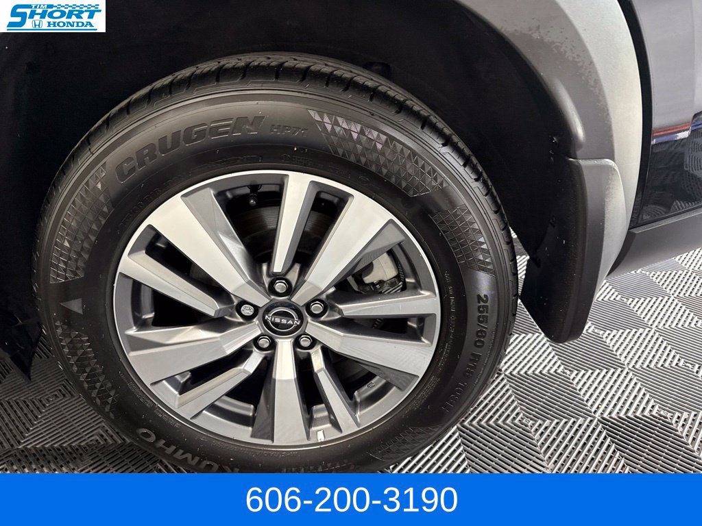 Used 2024 Nissan Pathfinder SL AWD/4WD image 13