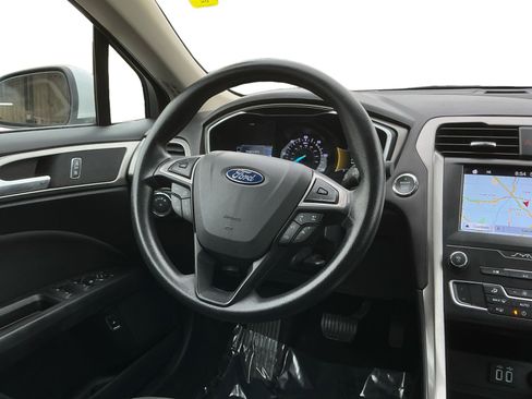 Used 2019 Ford Fusion SE image 11