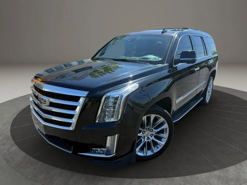Used 2018 Cadillac Escalade Luxury AWD/4WD image 2