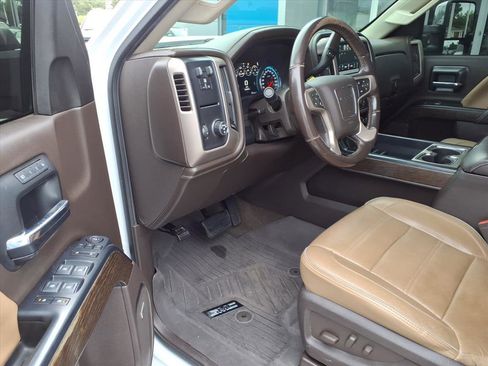 Used 2018 GMC Sierra 2500 Denali w/ Duramax Plus Package image 4