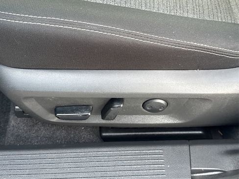 Used 2023 Nissan Rogue SV image 32