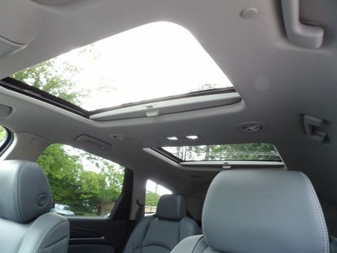 Used 2019 Buick Enclave Essence AWD/4WD image 14