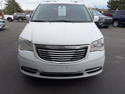 Used 2016 Chrysler Town & Country Touring w/ Driver Convenience Group image 2