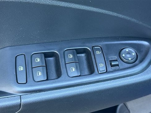 Used 2022 Hyundai Venue SEL image 15