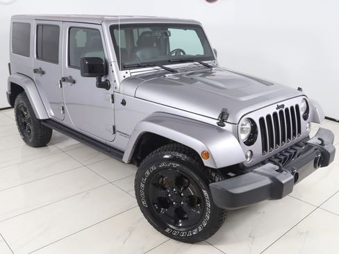 Used 2015 Jeep Wrangler Unlimited Sahara AWD/4WD image 14