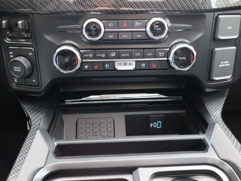 New 2026 Ford F250 Lariat w/ Black Appearance Package AWD/4WD image 10
