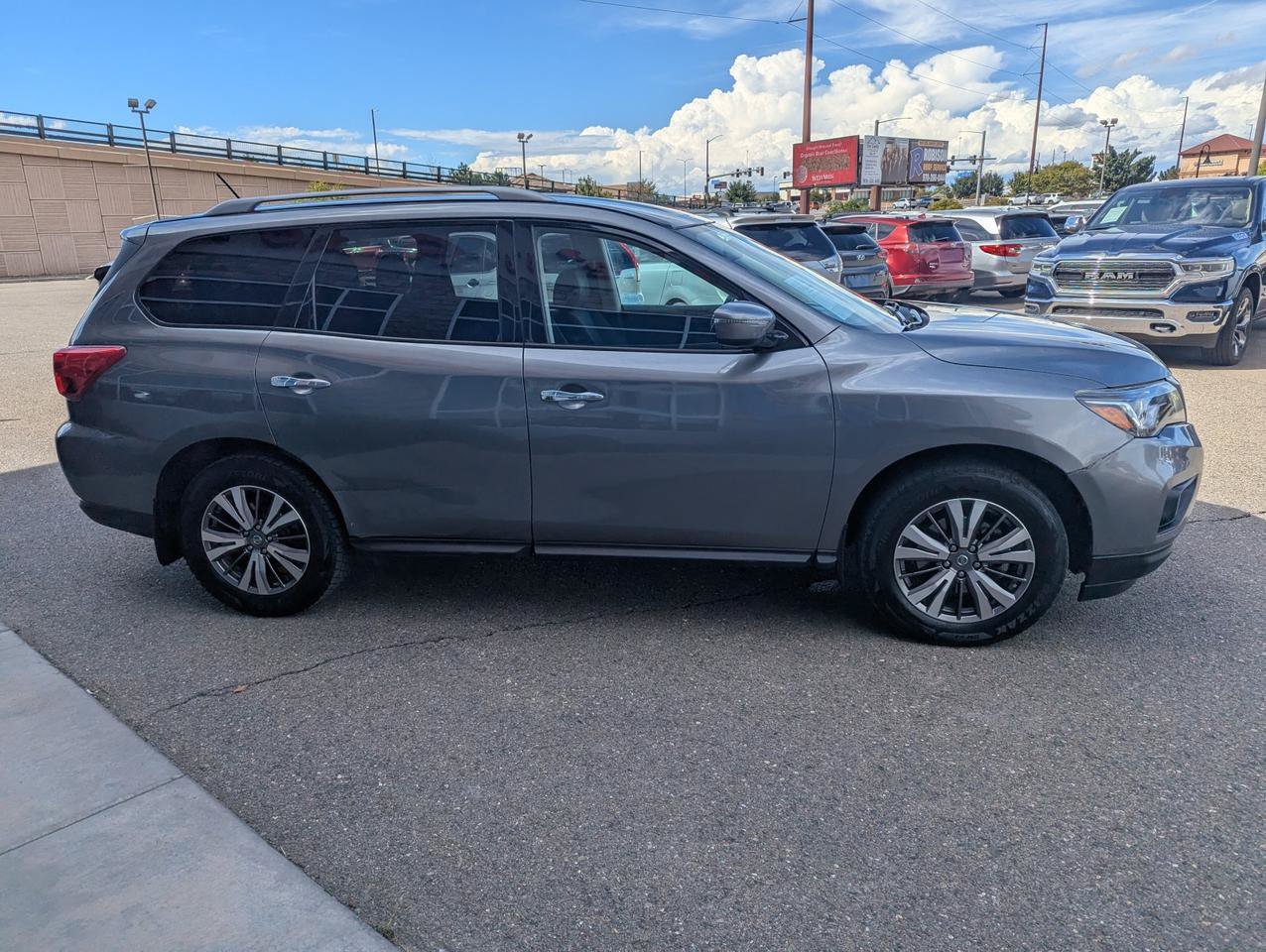 Used 2018 Nissan Pathfinder S AWD/4WD image 6