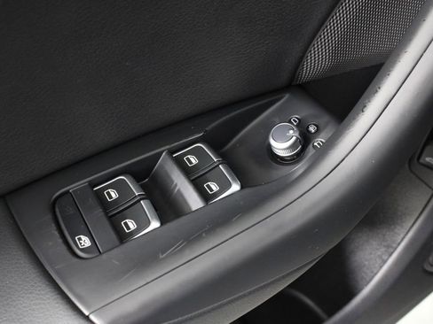 Used 2018 Audi Q3 2.0T Premium w/ Convenience Package image 23