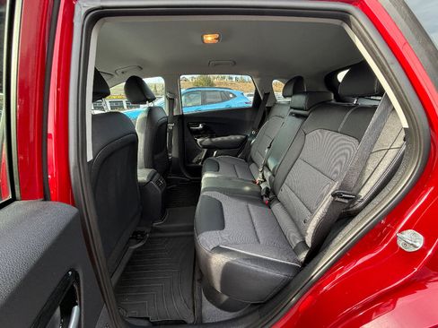 Used 2021 Kia Niro EX w/ Cold Weather Package image 2