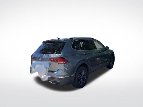 Used 2022 Volkswagen Tiguan SE image 3