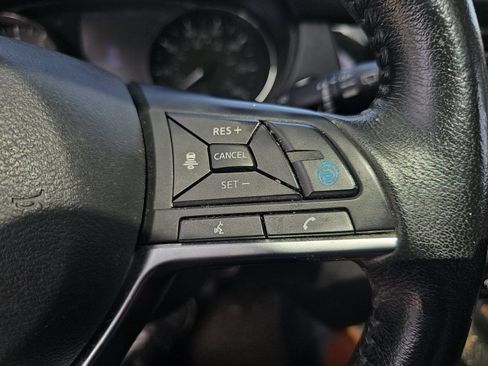 Used 2018 Nissan Rogue SL w/ Premium Package FWD image 16