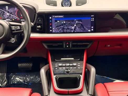 Used 2024 Porsche Cayenne Coupe image 25