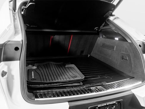 Used 2023 Porsche Cayenne Platinum Edition image 64